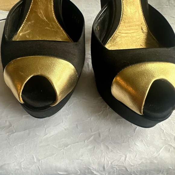 ALEXANDER MCQUEEN black gold peep toe silk satin - Picture 4 of 8